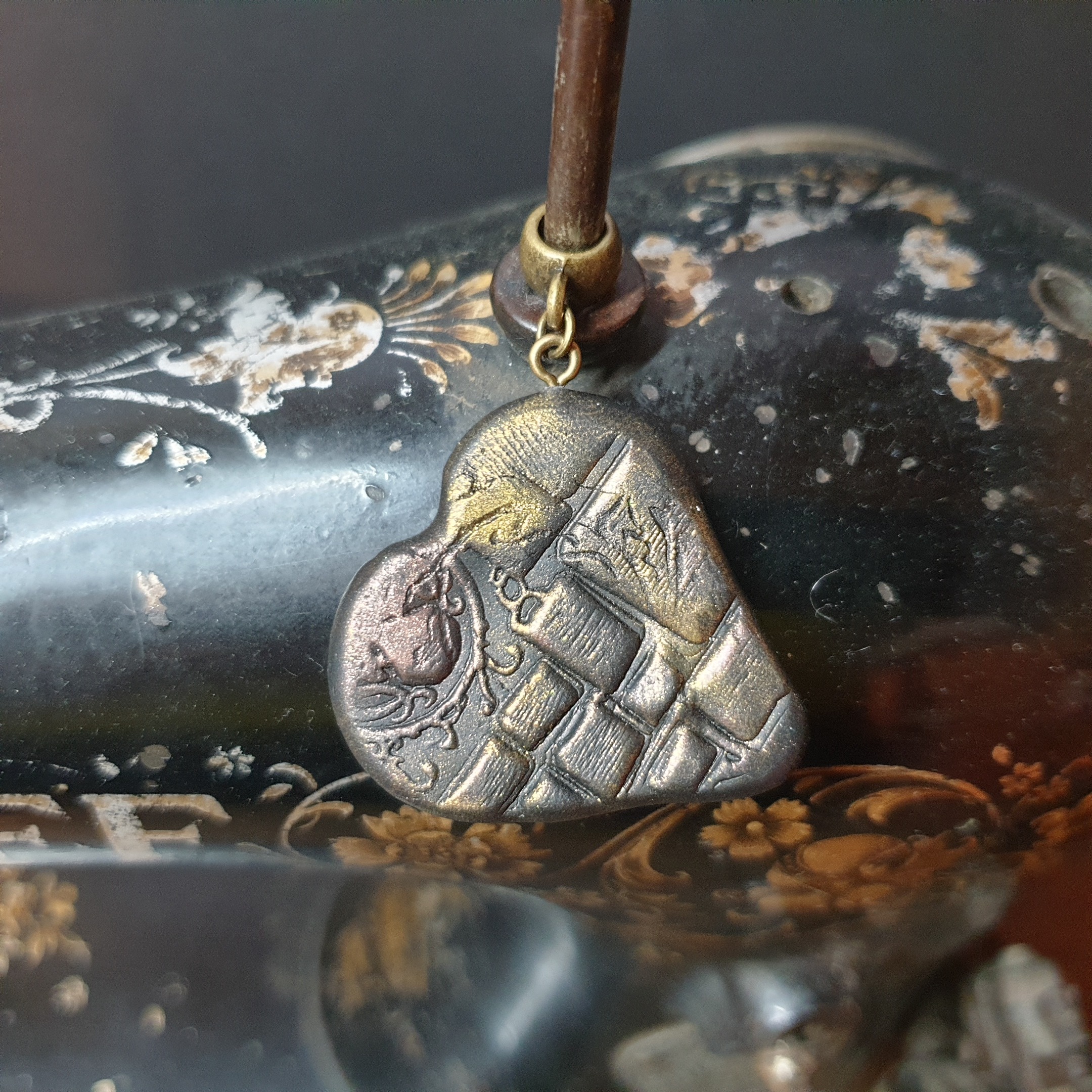 Pendentif cœur de bronze – Image 3