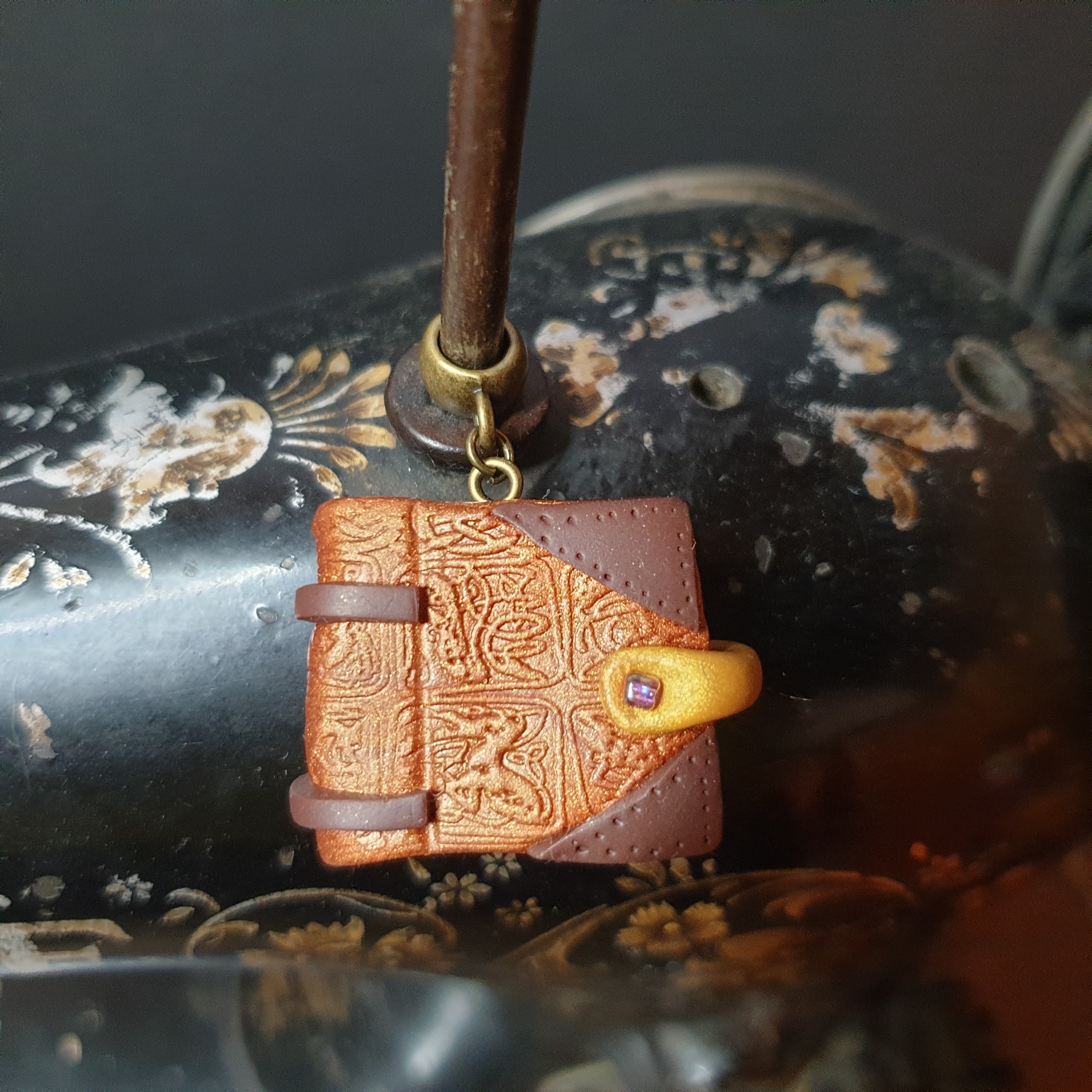 Pendentif grimoire – Image 3