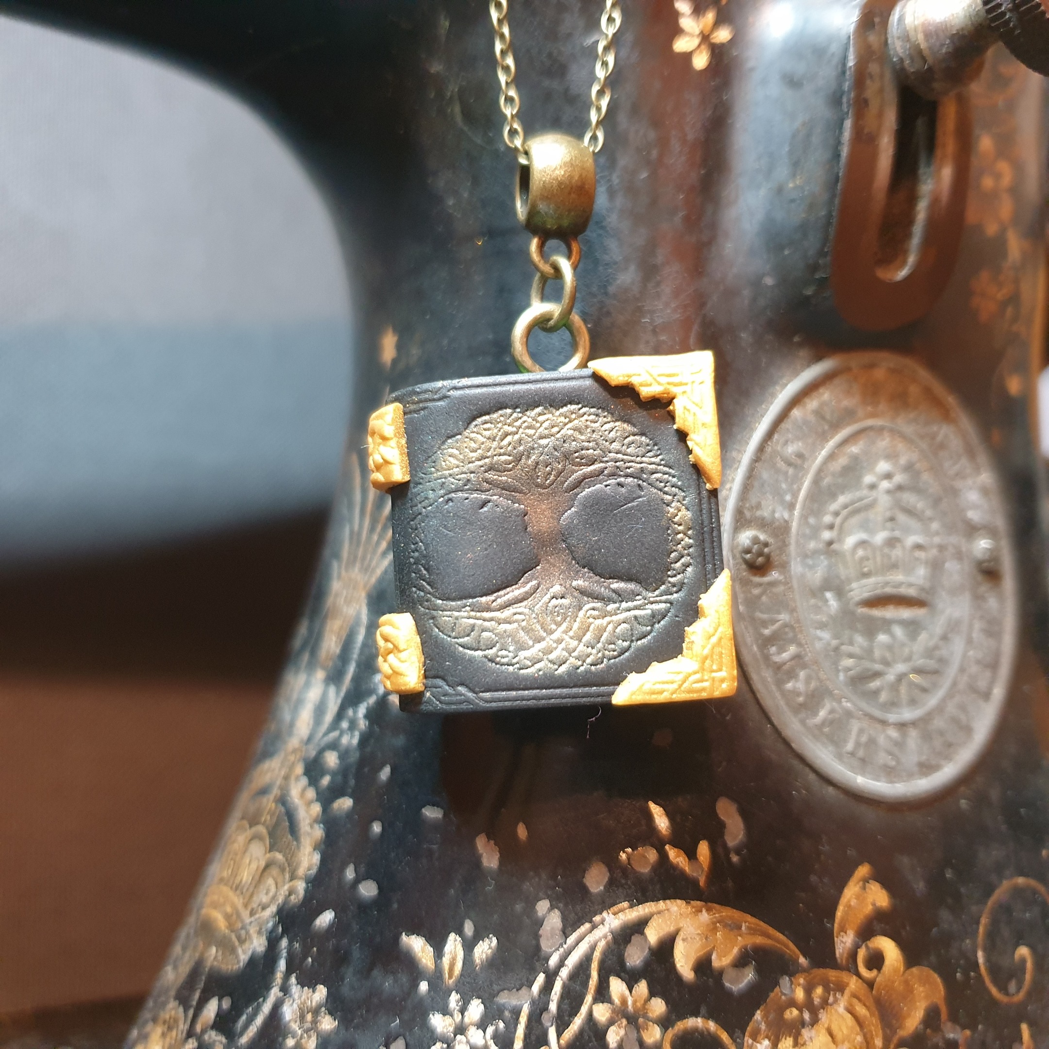 collier pendentif Yggdrasil